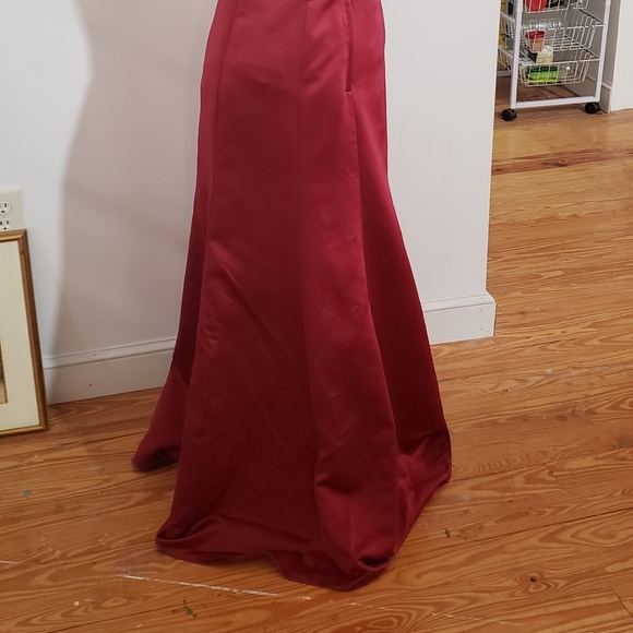 Alfred Angelo Bridesmaid Dress Unaltered in Wine - Picture 5 of 10